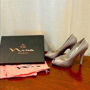 Nina Women's Silver Peep-Toe Heels… size 7 1/2